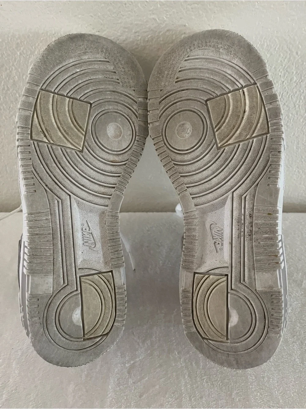Nike White Leather Girls Low Profile Sneakers 5